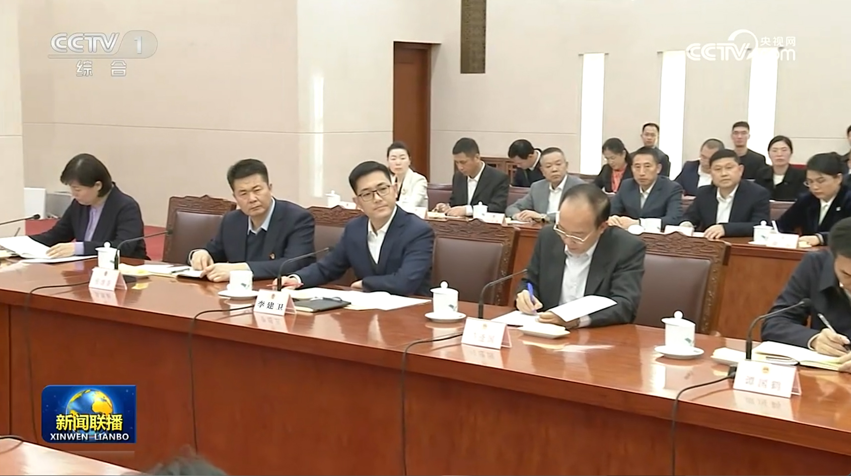 【簡訊】中共中央政治局常委、全國人大常委會委員長趙樂際同人大代表座談，李建衛受邀參加
