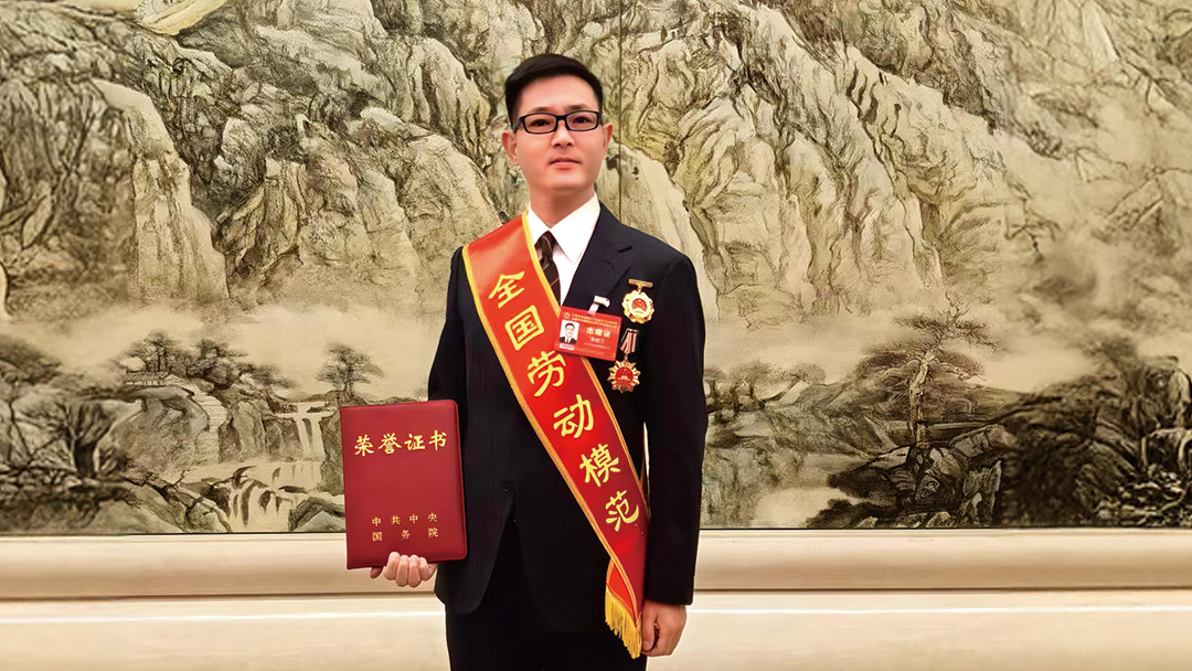 最高規格！黨中央、國務院表彰｜李建衛當選全國勞動模范赴京領獎